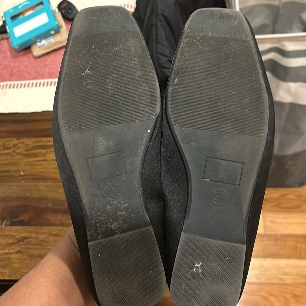 Trendy Black Satin Ballet Flats - Picture 2 of 2